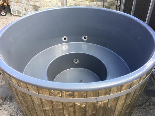 Wooden hot tub Ø1.8m with fiberglass liner front view